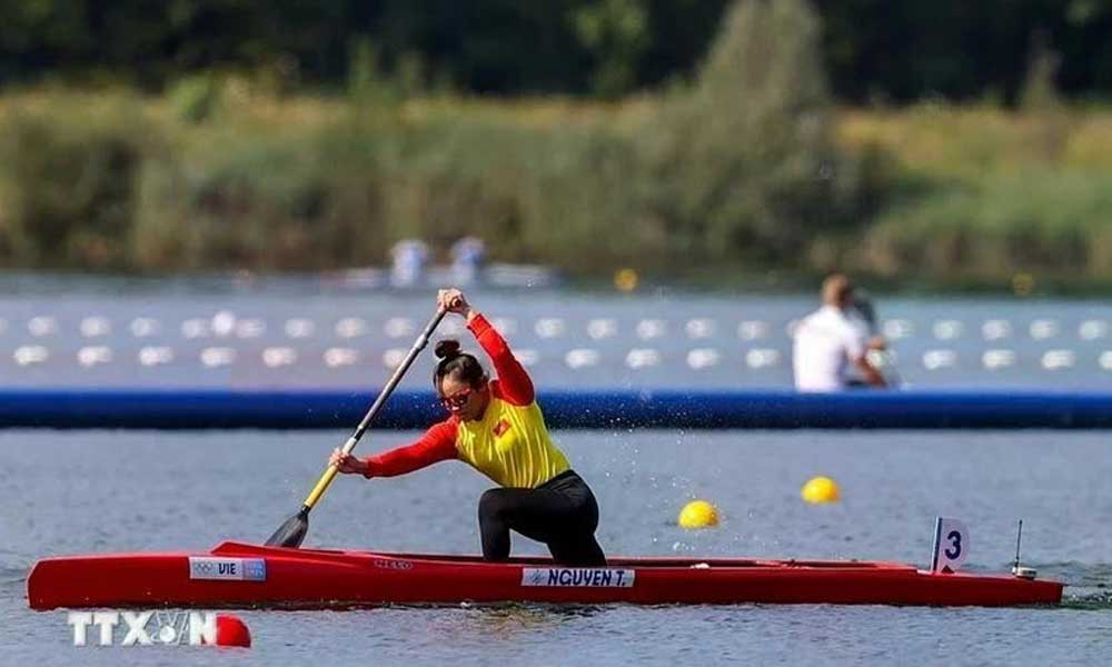 Vietnamese canoeists win 10 golds at regional tournaments